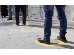 Yoğunluk Yaşanan Banka Ve Atm Önlerine Özel Tedbir