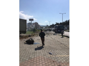 Hatay’da Freni Patlayan Tır, Işıkta Bekleyen Araçları Metrelerce Sürükledi