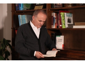 Başkan Özlü "Evde Kalan Herkes Kitap Okuyarak Zamanı Geçirebilir"