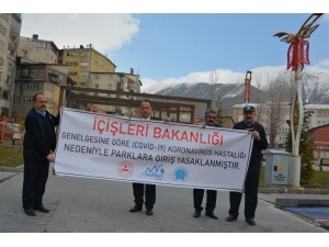 Hakkari’deki Parklara ‘Giriş Yasak’ Pankartı Asıldı