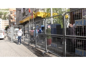 Birecik’te Polis Vatandaşlara Yardımcı Oluyor