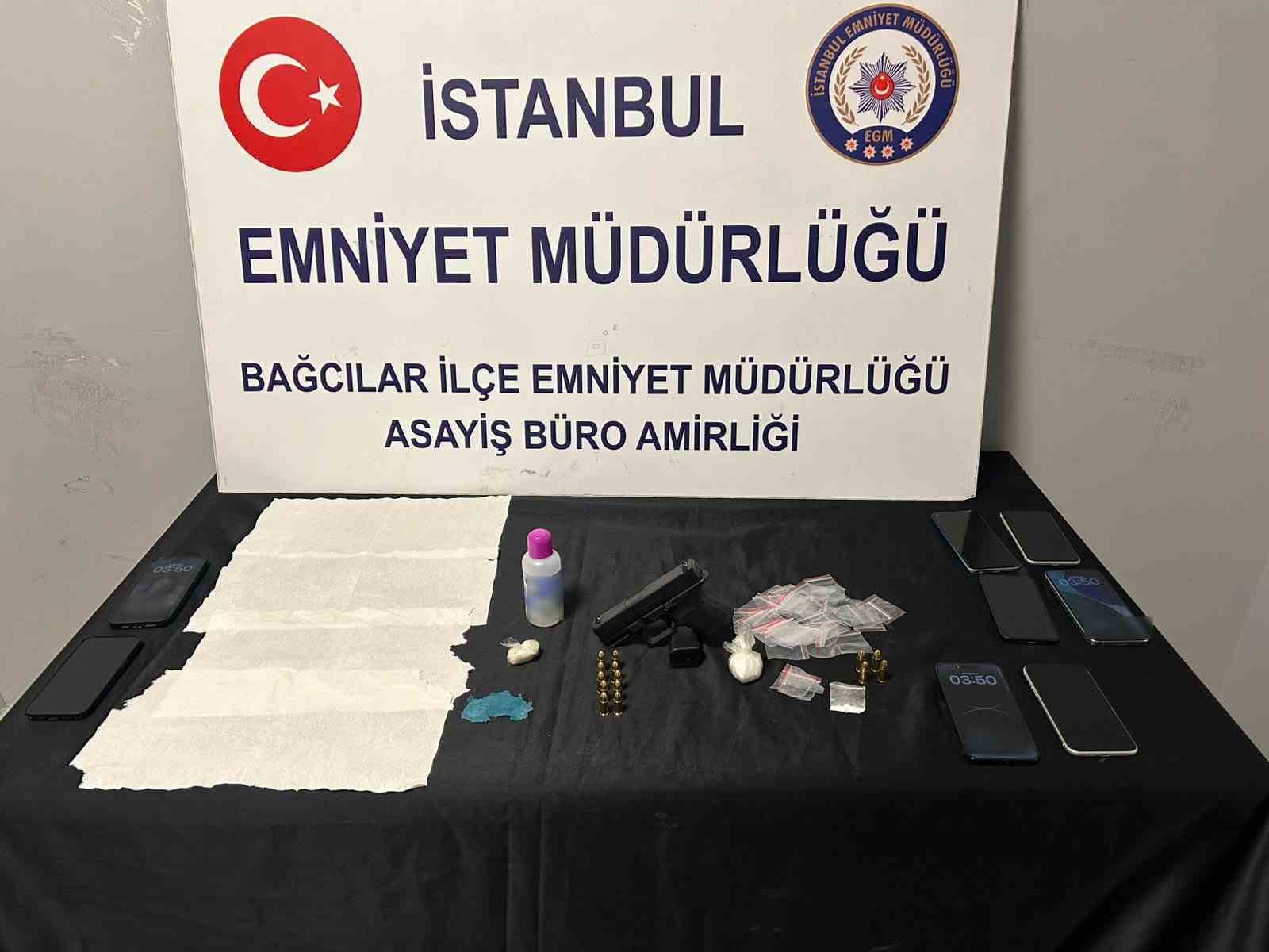 bagcilar-da-bir-evde-uyusturucu-madde-bulunduran-ve-aranmasi-bulunan-5-supheli-tutuklandi