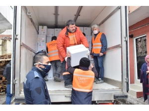 Lapseki’de 2 Bin Aileye Yardım Kolisi Dağıtıldı