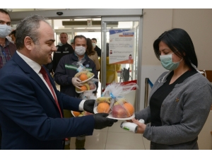 Başkan Aşgın’dan Sağlık Çalışanlarına Meyve Jesti