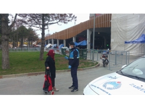 İzmit Perşembe Pazarı’na Çocuk Ve Yaşlılar Alınmıyor