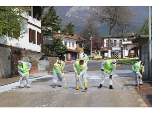 Turistik Kenti Fırçalarla Yıkadılar