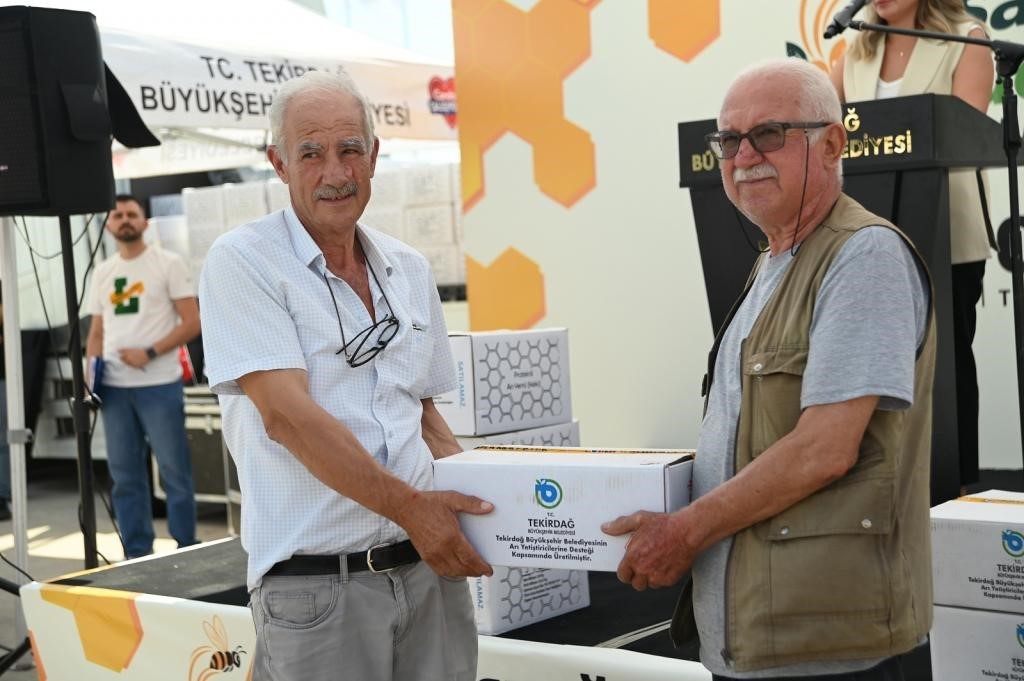 tekirdag-da-780-ari-yetistiricisine-yem-destegi-saglandi