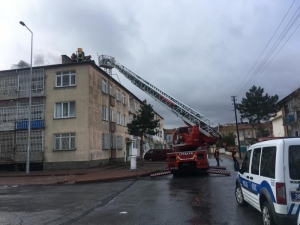 Bacada Çıkan Yangın Kısa Sürede Söndürüldü