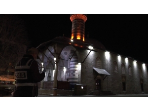 Erzurum’da Camilerden Dualar Yükseliyor