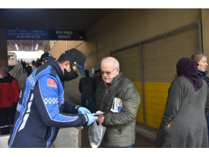 Zabıtadan Pazar Yerinde Yaşlı Ve Çocuk Denetimi