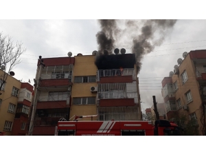 Yangında Mahsur Kalanlar 2 Kişi Son Anda Kurtarıldı