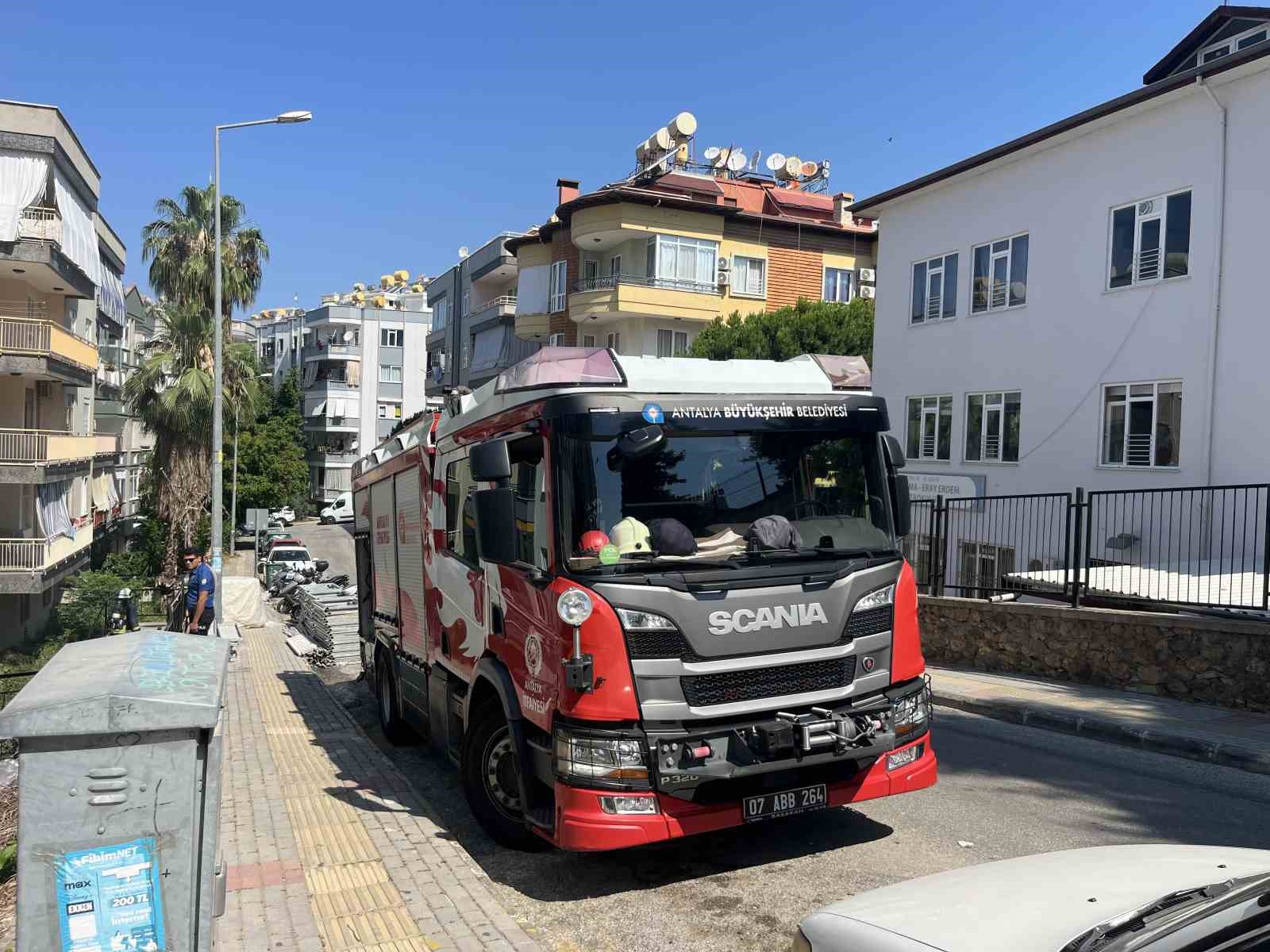 alanya-da-apartman-dairesinde-cikan-yangin-korkuttu