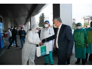 Büyükşehirden Sağlık Çalışanlarına Hijyen Kiti