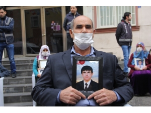 Hdp Önündeki Ailelerin Evlat Nöbeti 214’üncü Gününde