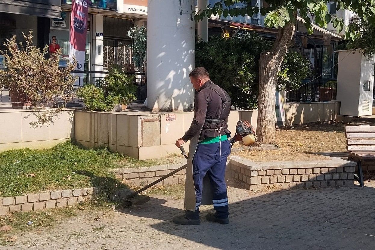 efeler-belediyesi-nden-yesil-alanlarda-calisma