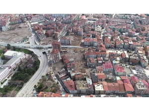 Elazığ’da Depremde Hasar Gören Bir Mahallede Daha Yıkım Başladı