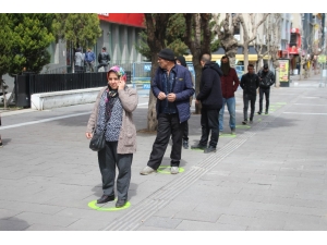 Tedbirler İşe Yardı, Ptt Önünde Yoğunluk Azaldı