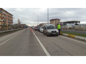 Pasinler Emniyeti İlçeden Çıkışları Kontrol Altına Aldı