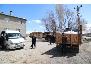 Başkale’de Karantinada Olan 270 Aileye Yardım