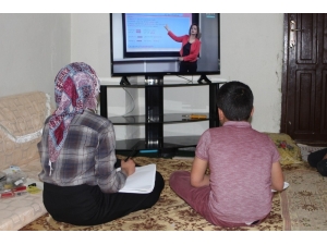 Şemdinlili Öğrenci Kardeşlere Televizyon