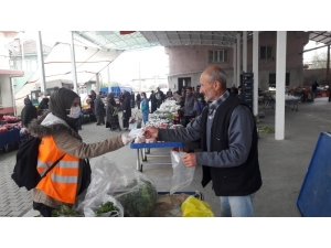 Kuyucak Belediyesi Pazaryerlerinde Esnafa Maske Dağıttı