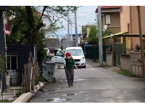 Karantina Altına Alınan Sokakta İhtiyaçlar Vefa Destek Gruplarınca Karşılanıyor