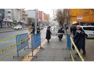 Muş Polisinden Sosyal Mesafeye Bariyerli Önlem