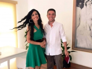 Eşini Silahla Yaralayıp İntihar Etti