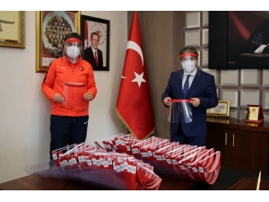 Gençlik Ve Spor İl Müdürlüğü’nden İl Sağlık Müdürlüğü’ne Bin 500 Adet Siperlik