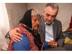 Alzheimer Hastası 83 Yaşındaki Elif Nineye Ev Sürprizi