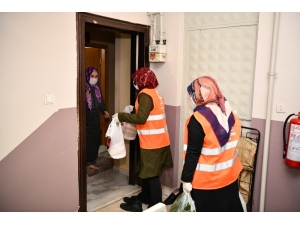 Çayırova’da Yaşlılara 24 Saat Hizmet Veriliyor