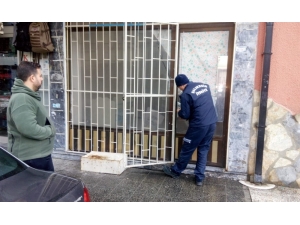 Edremit’te İtfaiye Ekipleri Mahsur Kalan Hayvanları Kurtardı