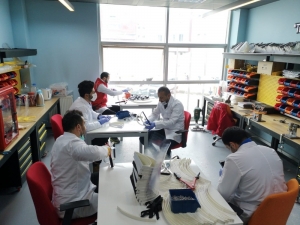 Hakkari’nin Gönüllü Gençleri Maske Üretiyor