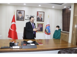 Ağrılı Yiğit Kumbarasındaki Harçlığını Milli Dayanışma Kampanyası’na Bağışladı