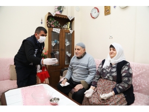 Malatyalı Yaşlı Çiften Duygulandıran Bağış