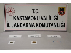 Araçta Uyuşturucu Kullanırken Suçüstü Yakalandılar