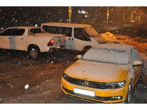 Yüksekova’da Nisan Ayında Lapa Lapa Kar Yağışı