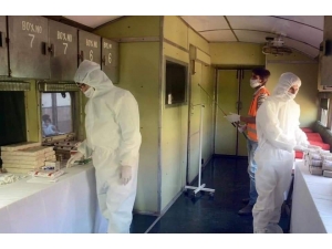 Pakistan Trenleri Karantina Merkezlerine Çeviriyor