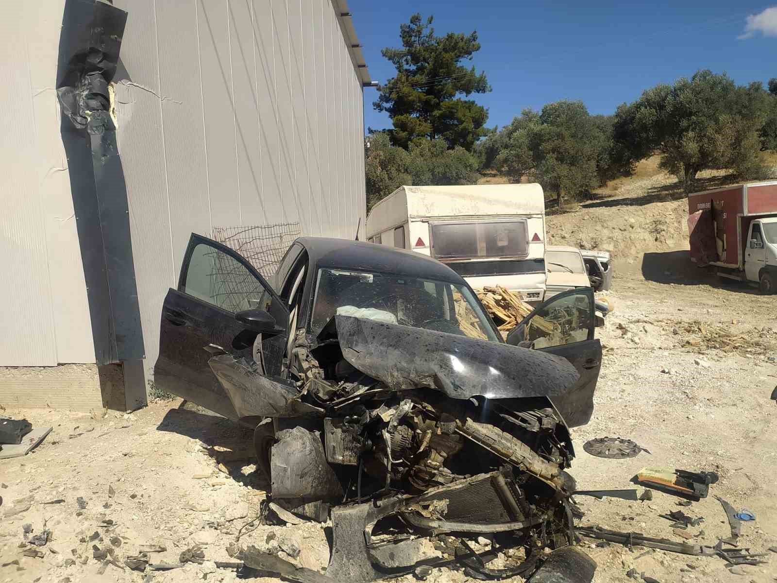 kusadasi-nda-trafik-kazasi-2-yarali