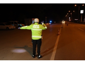 Karaman Polisi, Mersin Ve Konya’ya Giden Sürücüleri Yasak Konusunda Uyardı