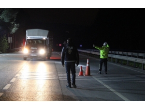 Manisa’ya Giriş-çıkışlar Durduruldu, Belgesi Olmayanlar Geri Döndürüldü