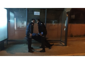 Kriz Geçiren Şahsa, Polis Yardım Etti