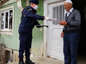 Evine Gelen Maaşını Yaşlı Vatandaş Askere Dua Etti