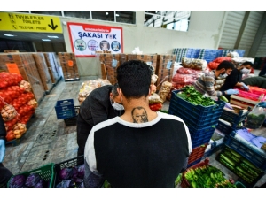 İzmir’de Sebze Meyve Hali Esnafından Yardım Eli