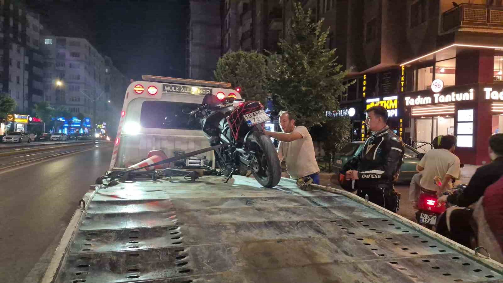 katlanir-plaka-ile-polise-yakalanan-motosiklet-surucusune-140-bin-lira-ceza