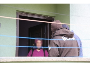 Evler Tek Tek Gezilerek Dağıtıyor