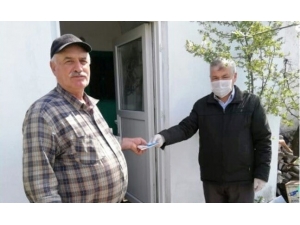 Ezine’de 65 Yaş Üstü Vatandaşlara Yardım Desteği