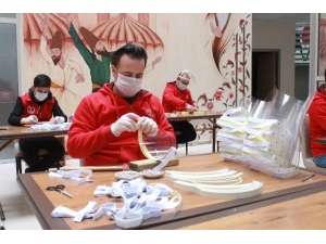 Seri Üretim İle 10 Günde 10 Bin ‘Siper Maske’ Üretmeyi Hedefliyorlar