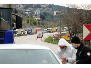 Sakarya Giriş Ve Çıkışlarında Seyahat Belgesi Bulunmayan Araçlar Geri Çevrildi
