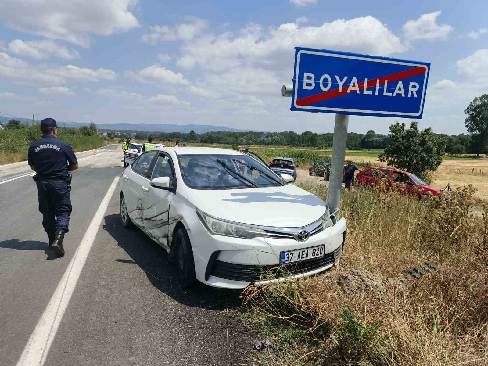 kastamonu-da-otomobil-traktorle-carpisti-2-yarali
